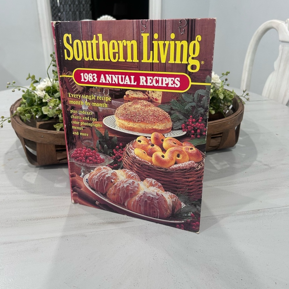 Southern Living 1983 Annual Recipes Cookbook - Red Cover